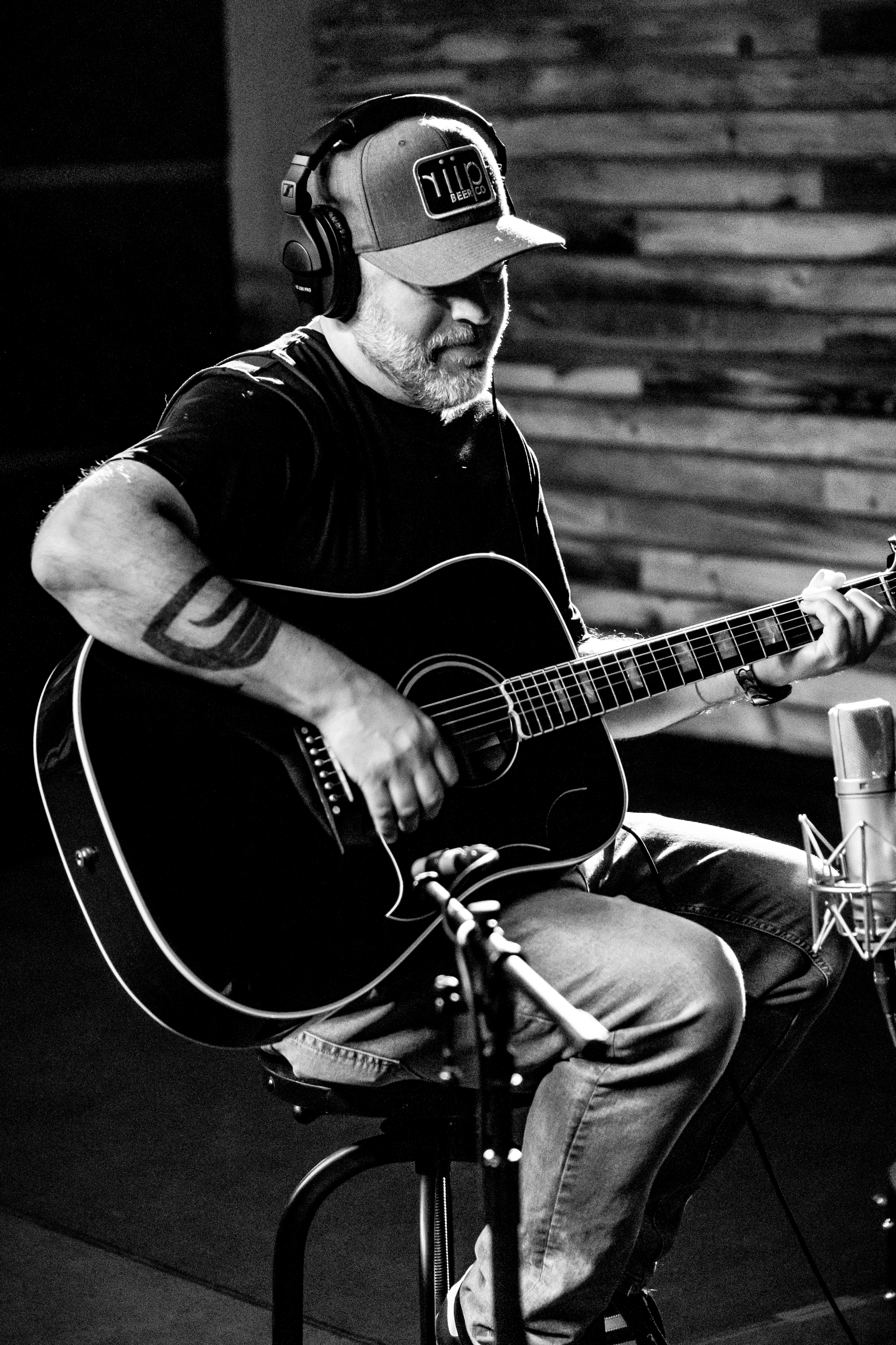 Mike Ford performing live